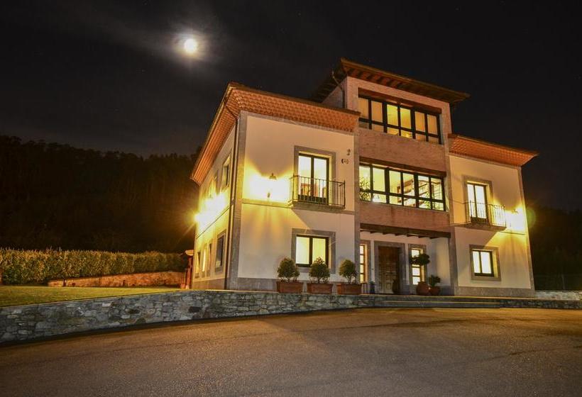 فندق Reina Adosinda