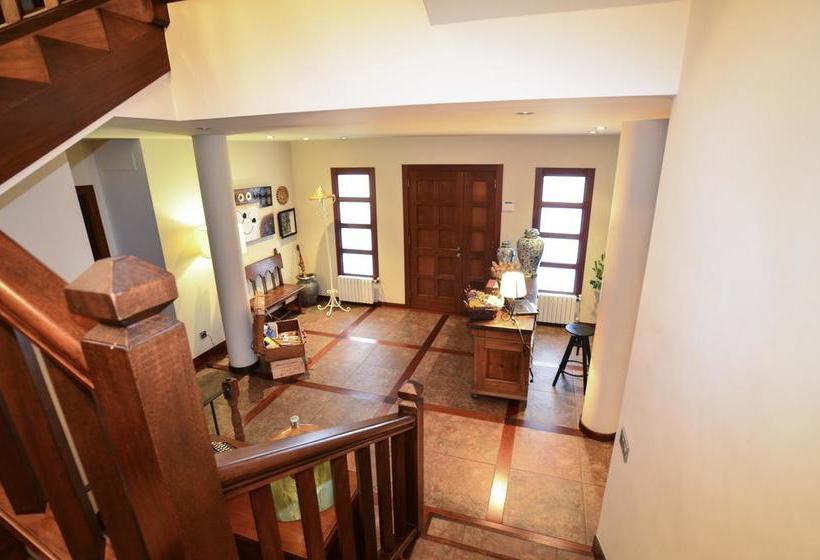 فندق Reina Adosinda