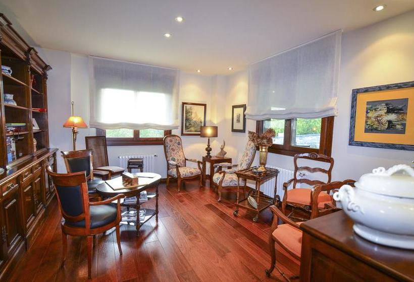 فندق Reina Adosinda