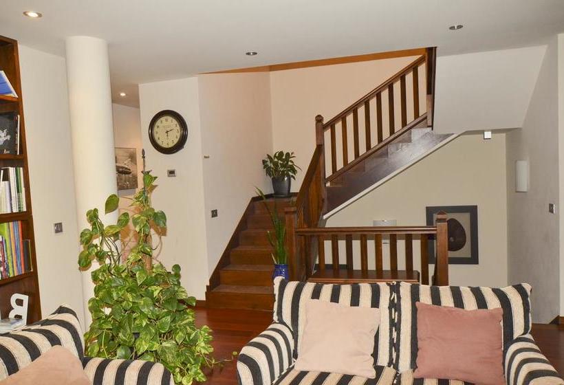 فندق Reina Adosinda