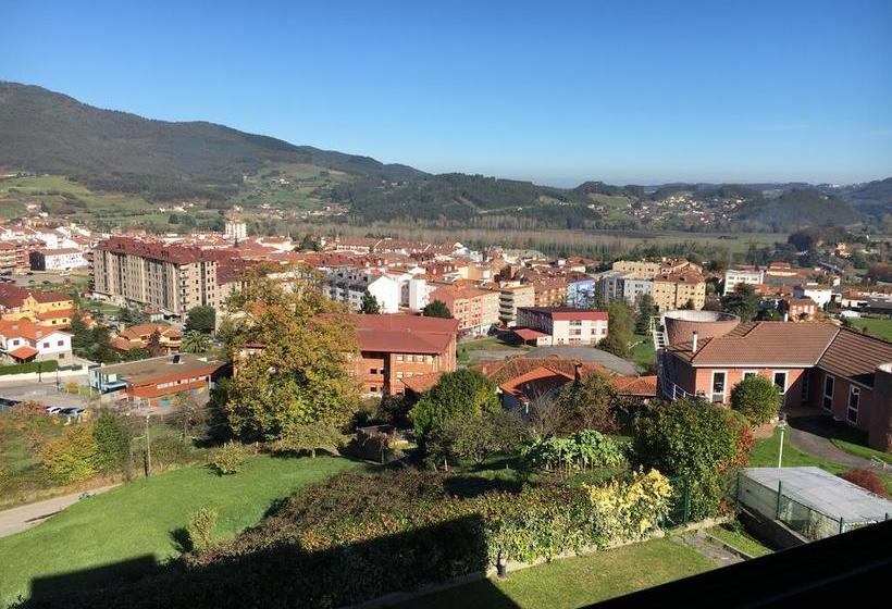 فندق Reina Adosinda