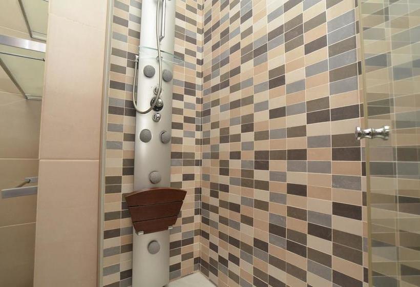 فندق Reina Adosinda