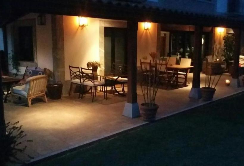 فندق Reina Adosinda