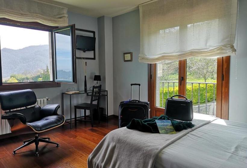 فندق Reina Adosinda