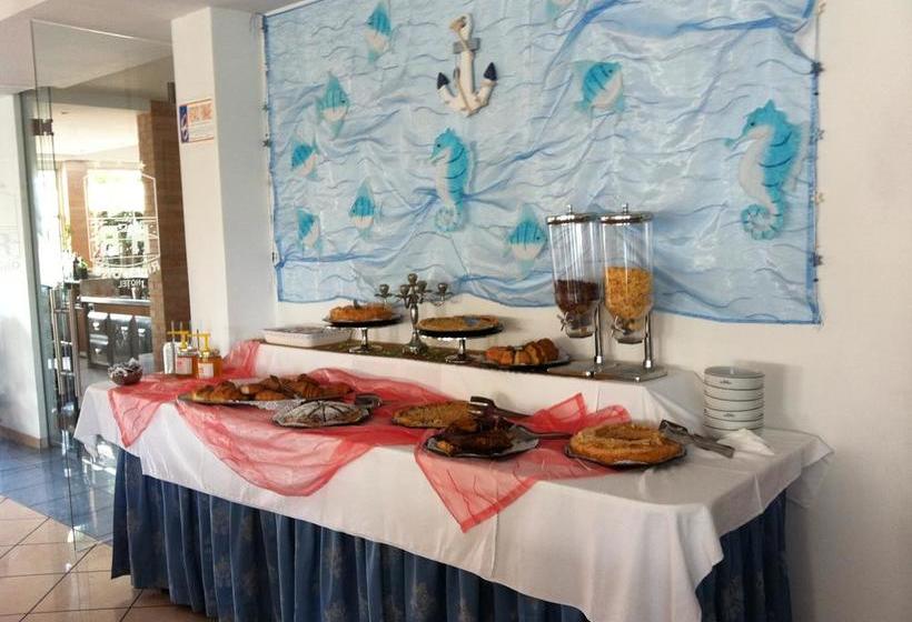 Отель Rivadoro Spiaggia Ombrellone E Lettini Piscina Parcheggio