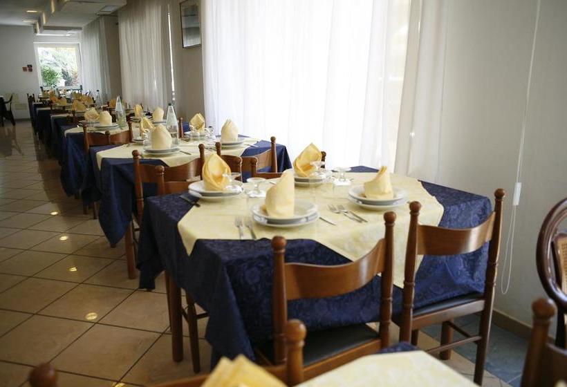 Отель Rivadoro Spiaggia Ombrellone E Lettini Piscina Parcheggio