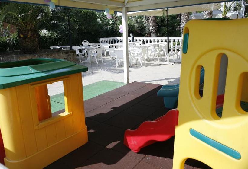 Отель Rivadoro Spiaggia Ombrellone E Lettini Piscina Parcheggio