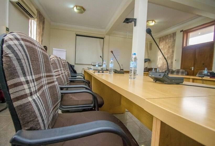 هتل Town Lodge Tororo