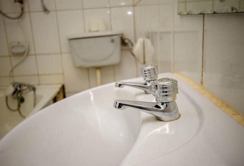 هتل Town Lodge Tororo