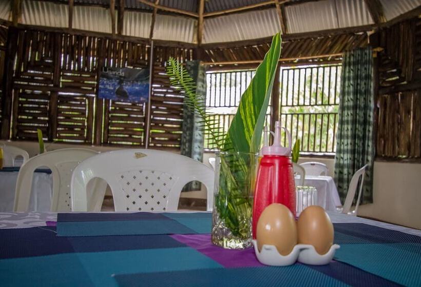 هتل Trek Savannah