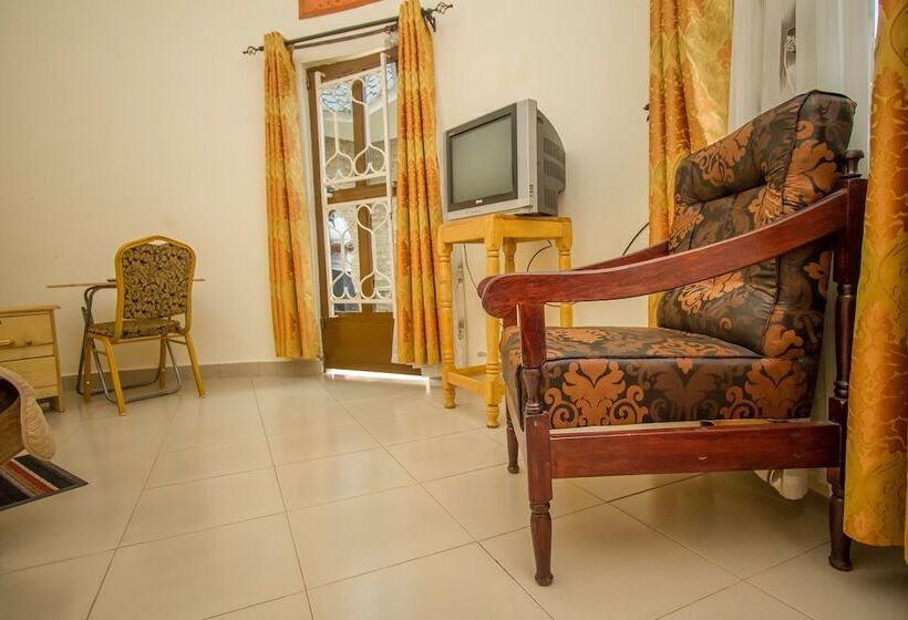 هتل Trek Savannah