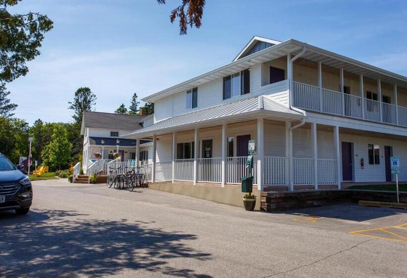 Julie's Park Cafe & Motel