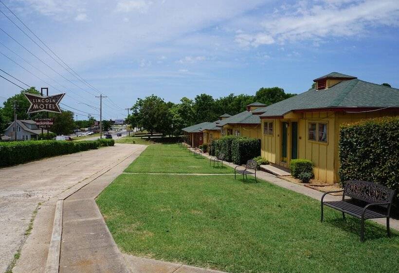 Lincoln Motel