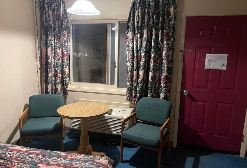 Мотель Dollinger's Motor Inn