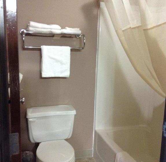 모텔 Heartland Hotel & Suites