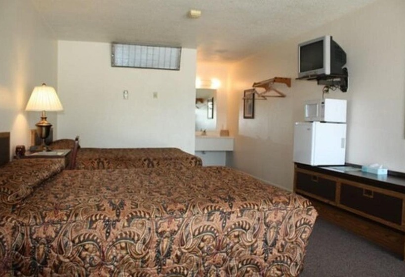 فندق على الطريق The Lake House Inn