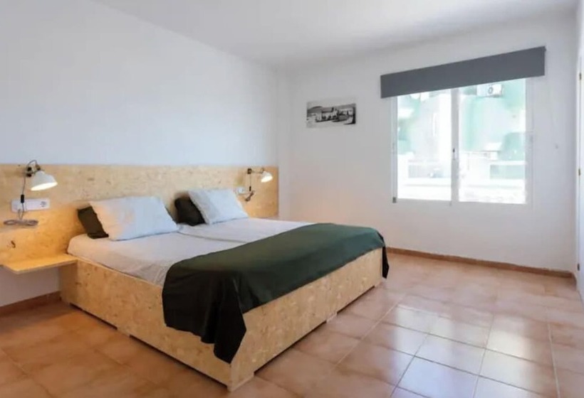 Neighbours Beach Apartments