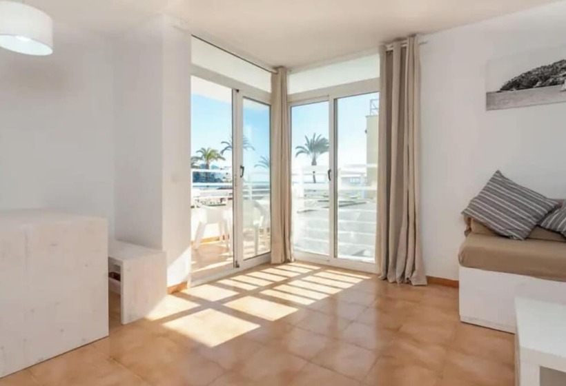 Neighbours Beach Apartments