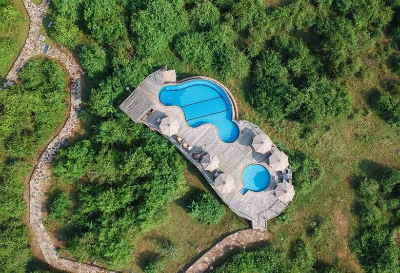 استراحتگاه Buffalo Safari Lodge