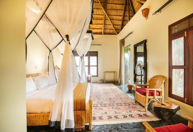 استراحتگاه Buffalo Safari Lodge