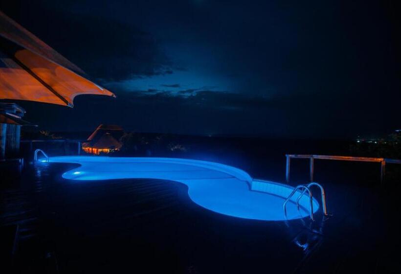 استراحتگاه Buffalo Safari Lodge