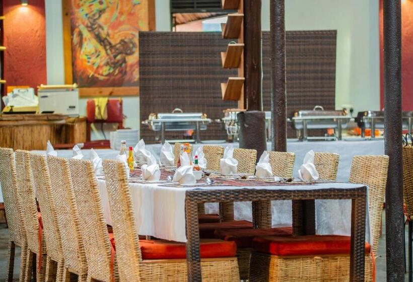 استراحتگاه Buffalo Safari Lodge