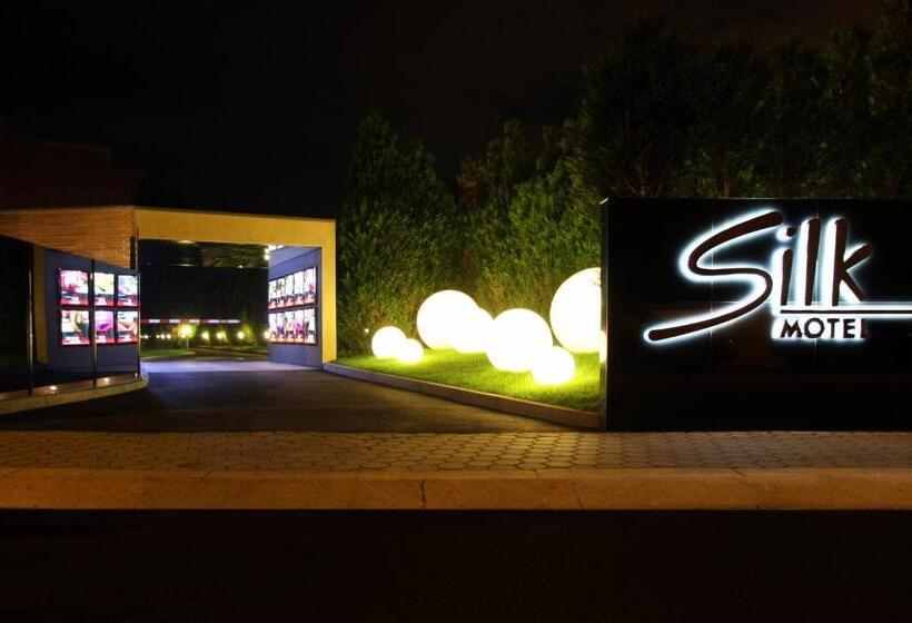 Silk Motel
