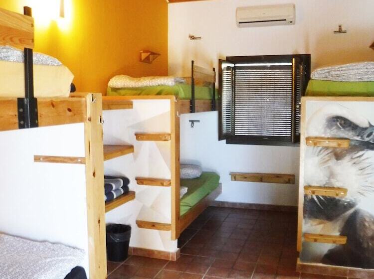 Tantaka   Albergue Los Meleses