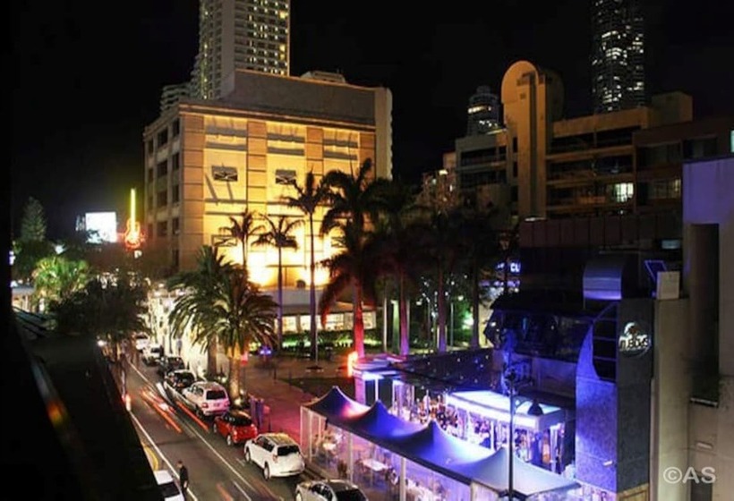 Circle On Cavill   Apartment Stay Private