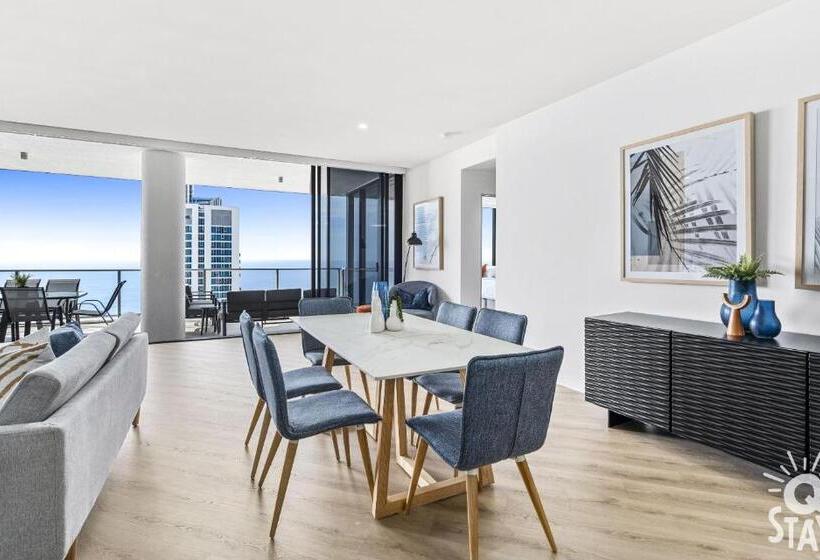 Circle On Cavill   Apartment Stay Private