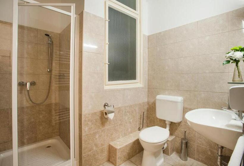 Baross City Hotel   Budapest