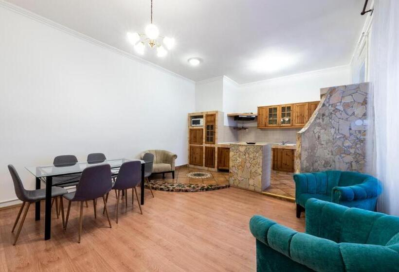 Baross City Hotel   Budapest