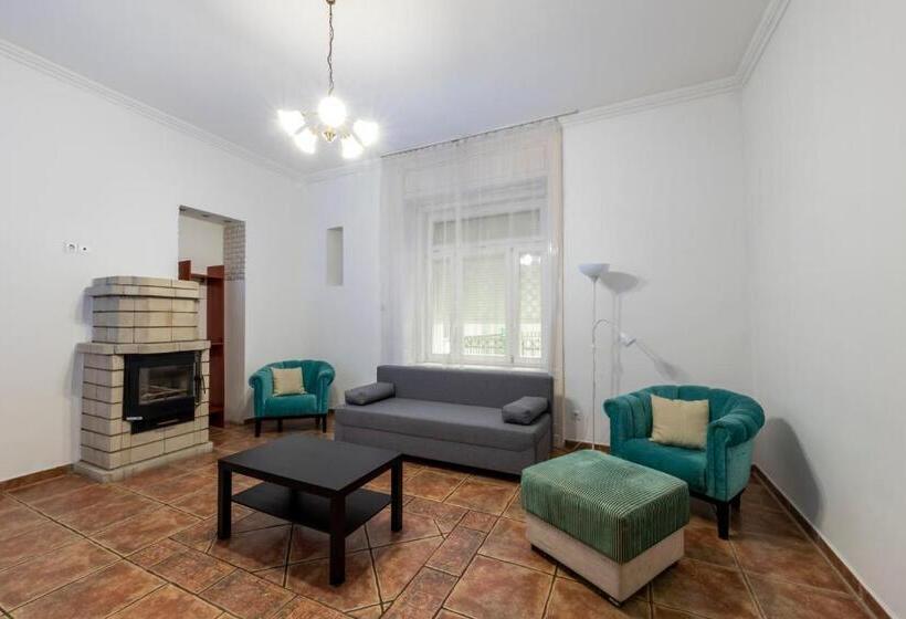 Baross City Hotel   Budapest