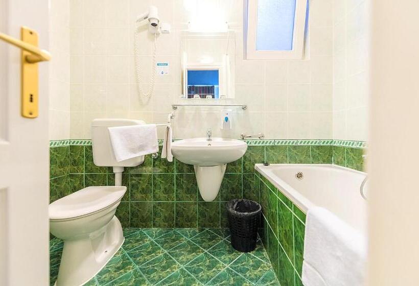 Baross City Hotel   Budapest