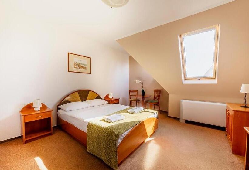 Baross City Hotel   Budapest