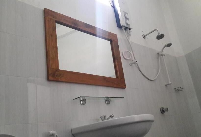 Bed and Breakfast Nature Lovers Safari Resort