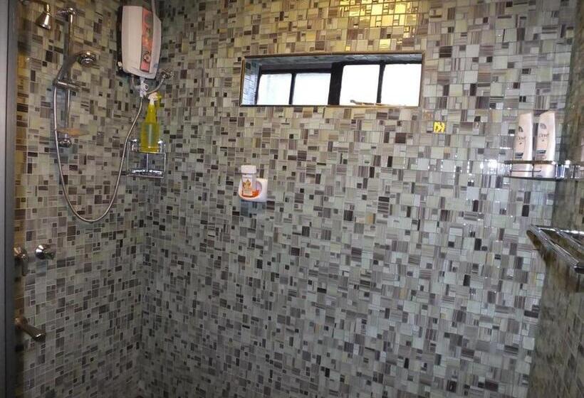 Bed and Breakfast Nature Lovers Safari Resort