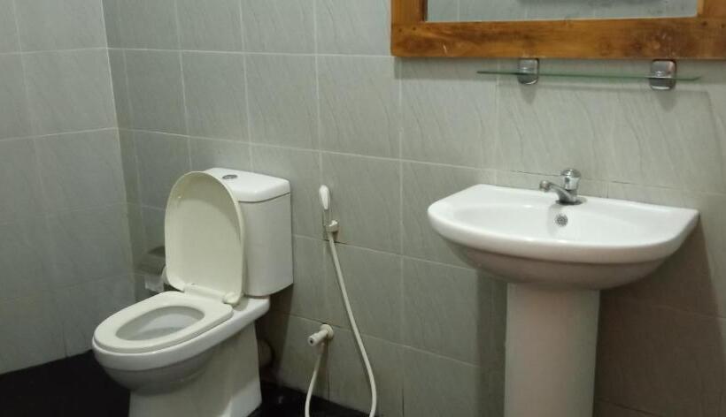 Bed and Breakfast Nature Lovers Safari Resort