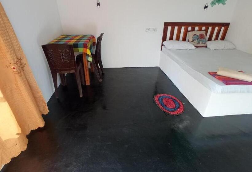 Bed and Breakfast Nature Lovers Safari Resort