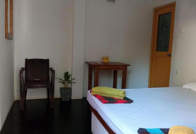 Bed and Breakfast Nature Lovers Safari Resort