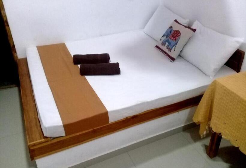 Bed and Breakfast Nature Lovers Safari Resort