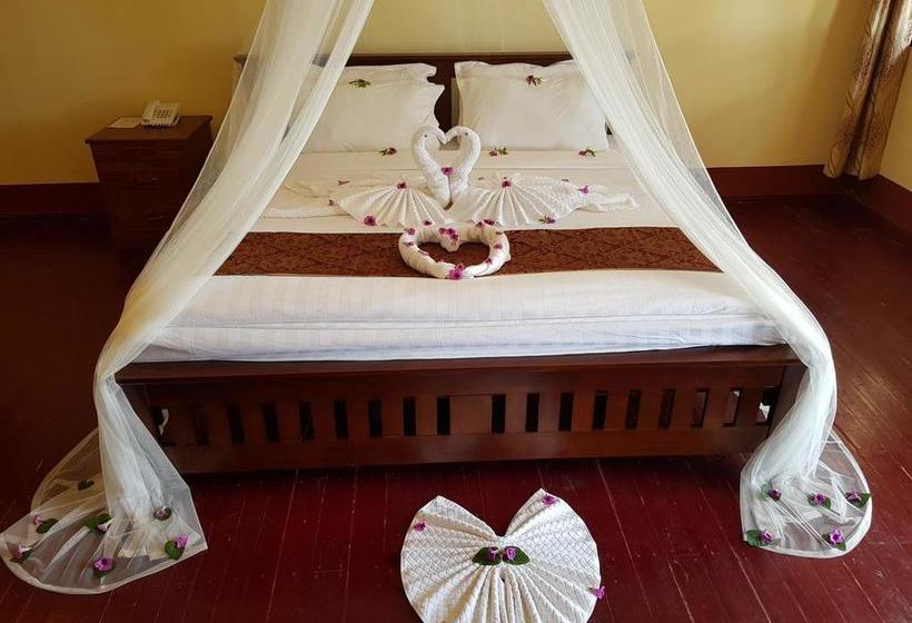 Coconut Island Resort