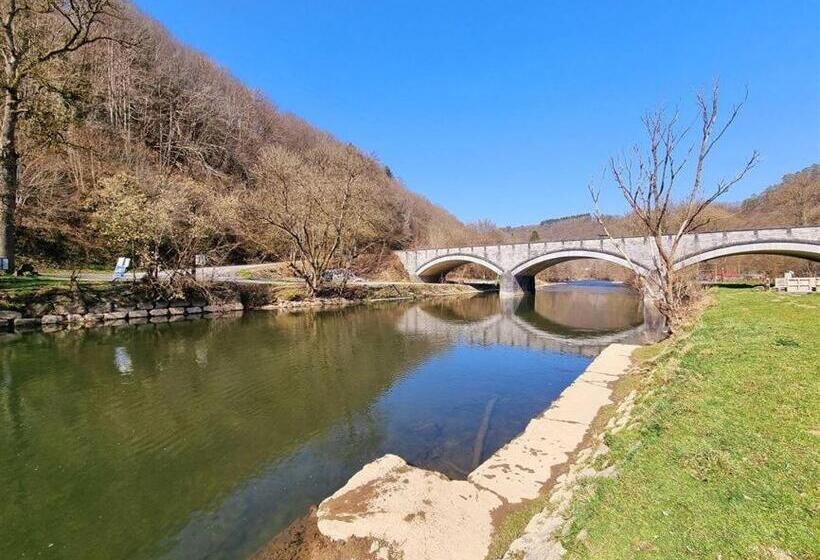 בית מלון כפרי Auberge De La Lesse