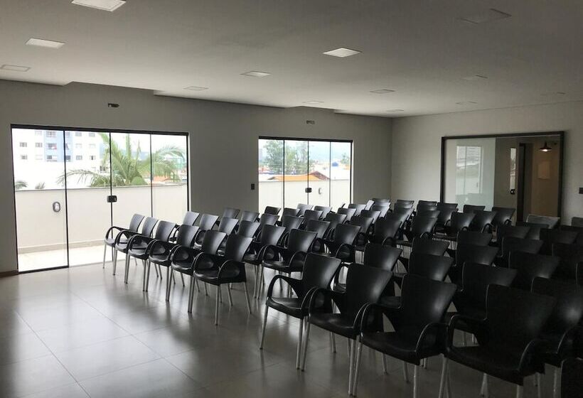 ホテル Blumenhof Balneário Camboriú