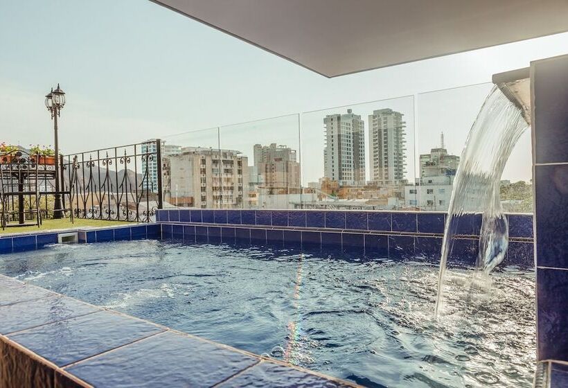 Отель Boutique Adaz