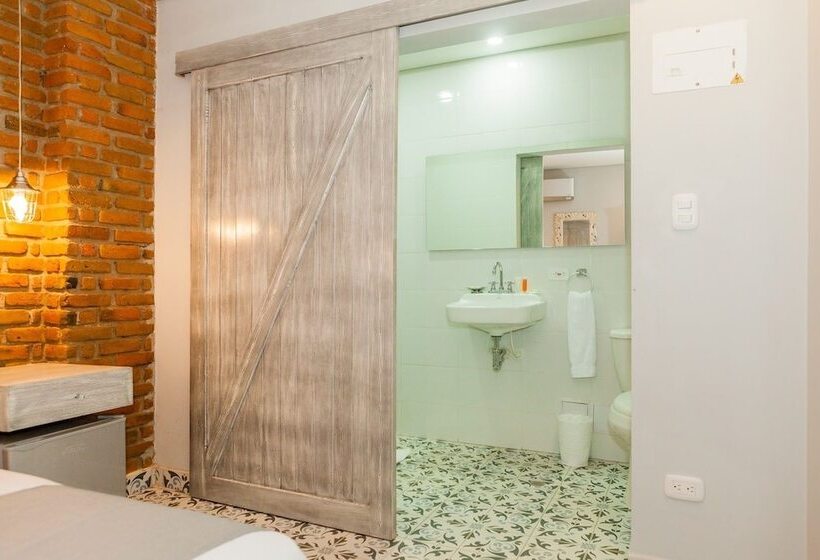 Отель Boutique Adaz