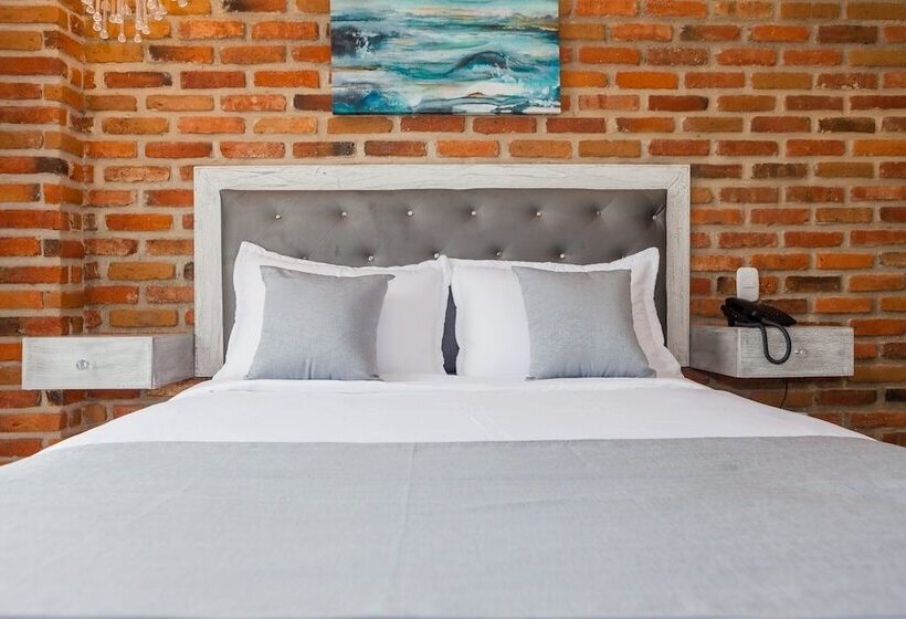 Отель Boutique Adaz