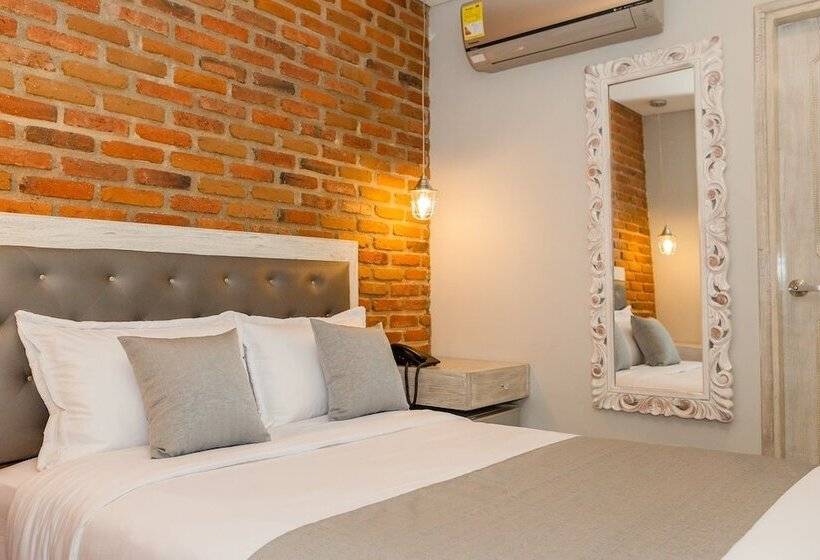 Отель Boutique Adaz