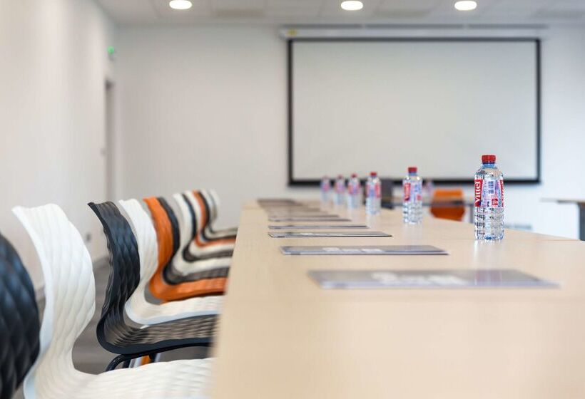 호텔 Campanile  Metz Centre Gare