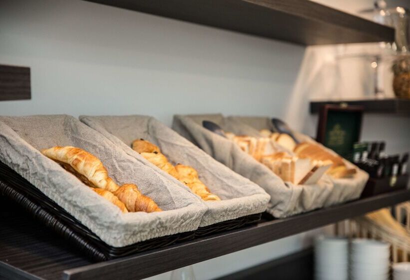 호텔 Campanile  Metz Centre Gare